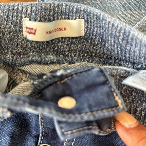 Great bundle of boys 2T Old Navy, Levi, & champion brand bottoms with 2 shirts - Picture 6 of 13